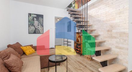 Легальный трехэтажный дом с гаражом в поселке Утеха