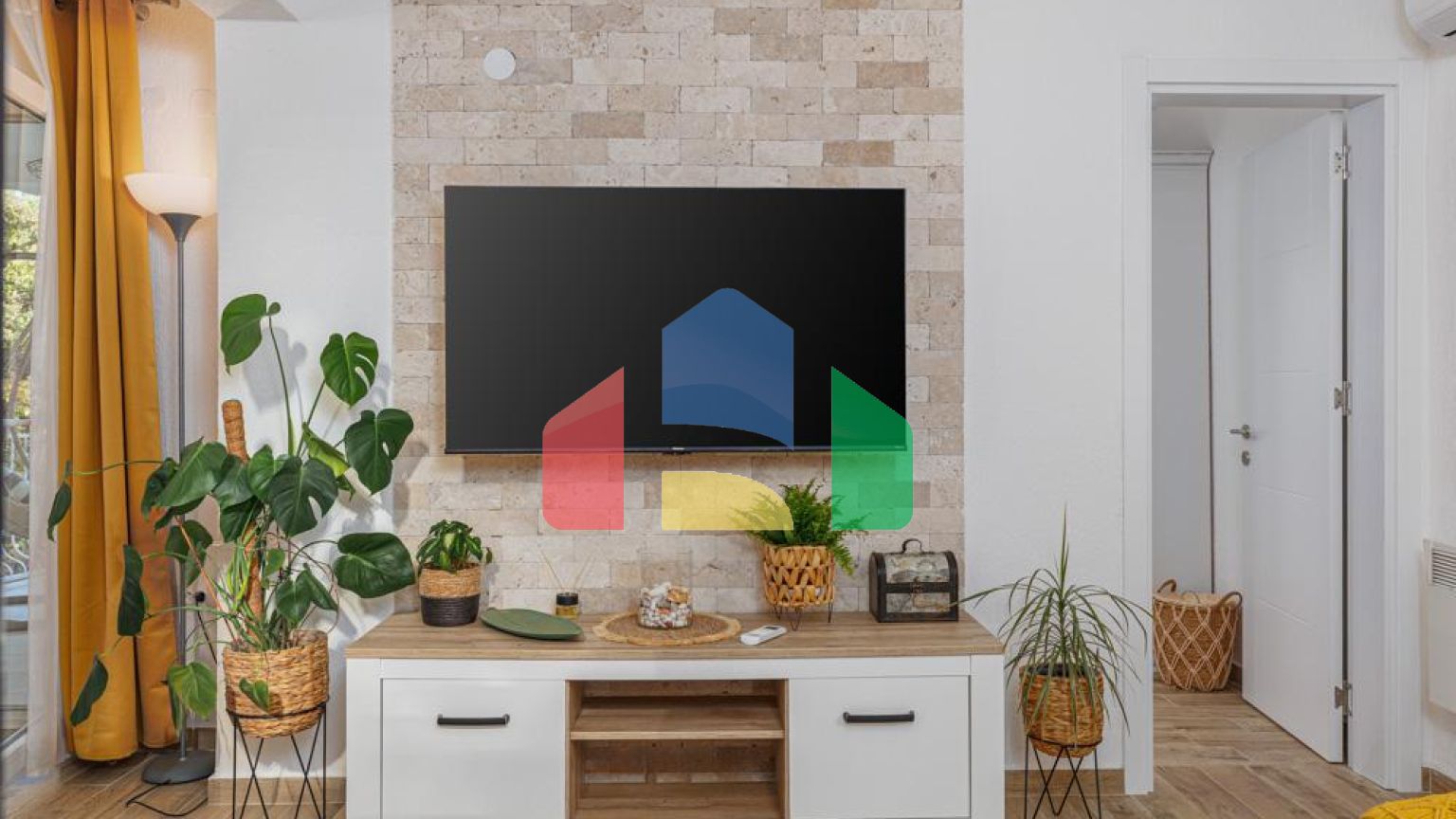 Легальный трехэтажный дом с гаражом в поселке Утеха