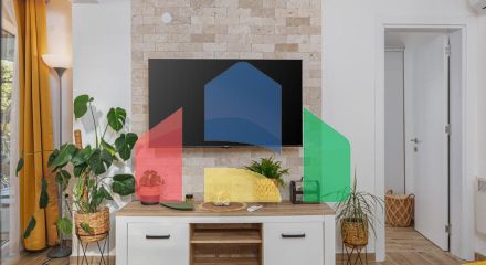 Легальный трехэтажный дом с гаражом в поселке Утеха