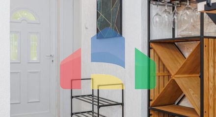 Легальный трехэтажный дом с гаражом в поселке Утеха