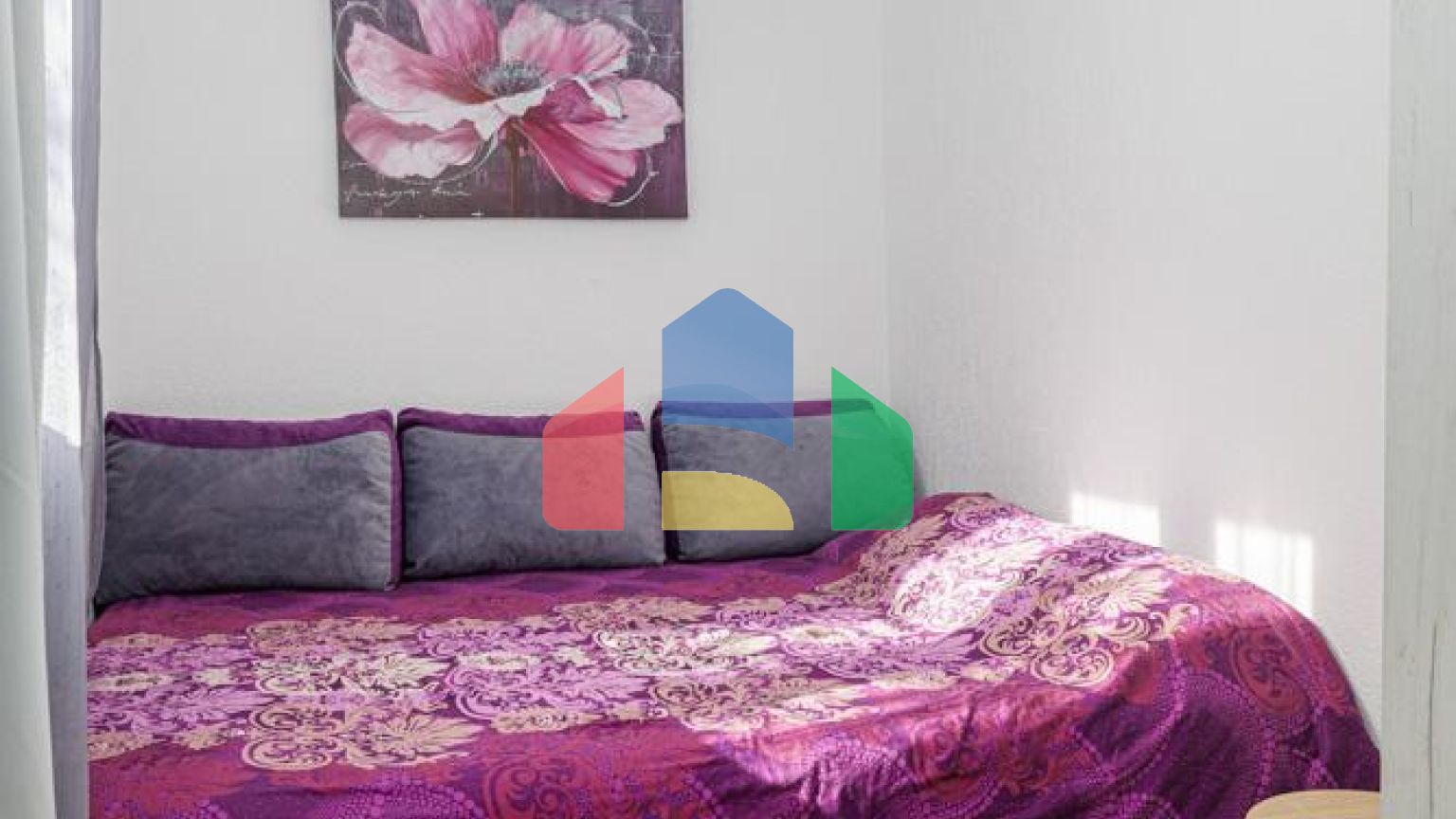 Легальный трехэтажный дом с гаражом в поселке Утеха