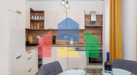 Легальный трехэтажный дом с гаражом в поселке Утеха