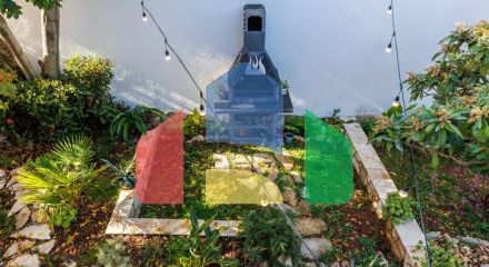 Легальный трехэтажный дом с гаражом в поселке Утеха