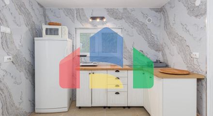 Легальный трехэтажный дом с гаражом в поселке Утеха