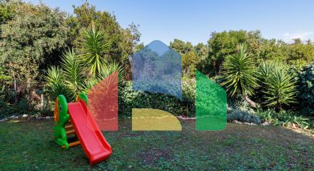 Легальный трехэтажный дом с гаражом в поселке Утеха