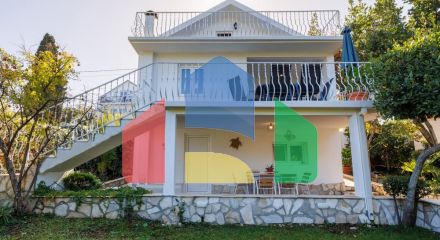 Легальный трехэтажный дом с гаражом в поселке Утеха