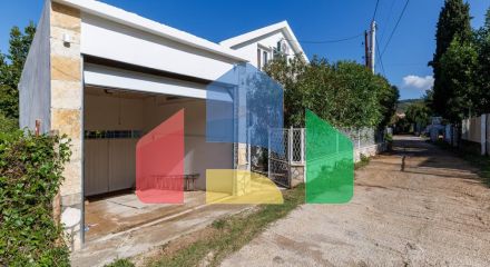 Легальный трехэтажный дом с гаражом в поселке Утеха