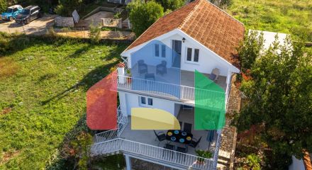 Легальный трехэтажный дом с гаражом в поселке Утеха