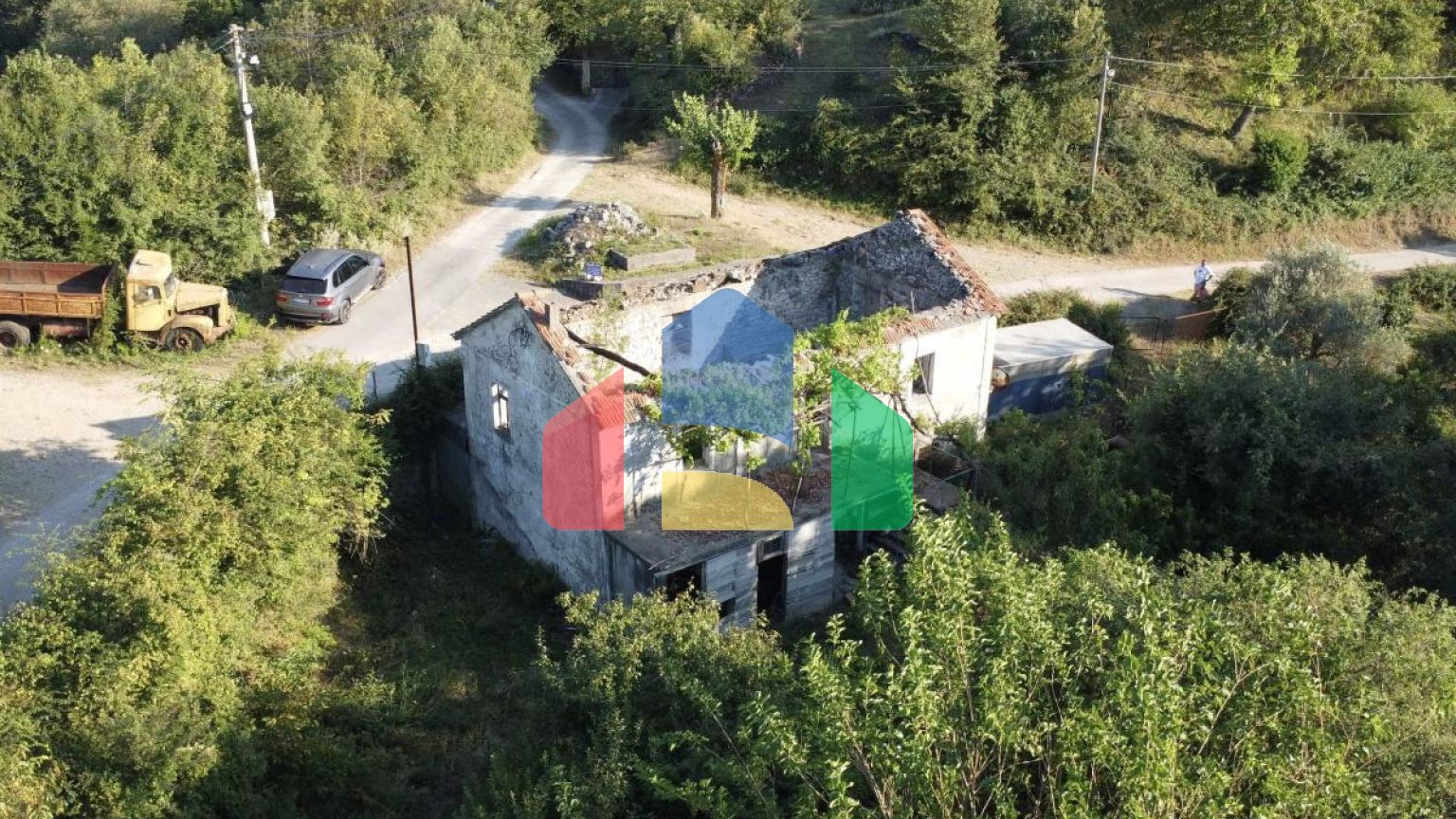 Старинный каменный дом под реставрацию в Кунье