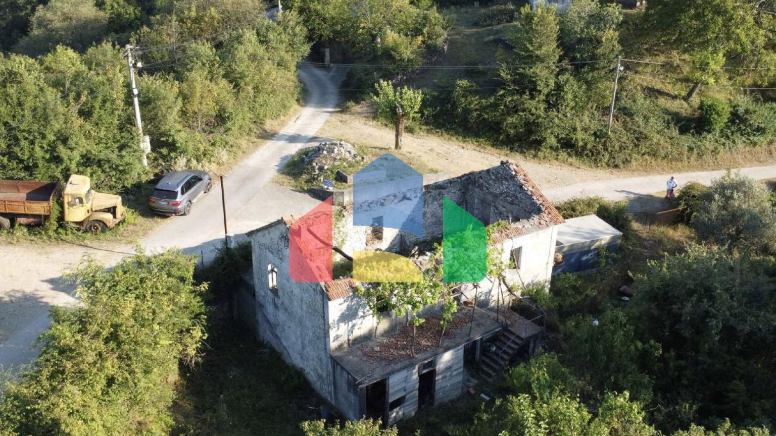 Старинный каменный дом под реставрацию в Кунье