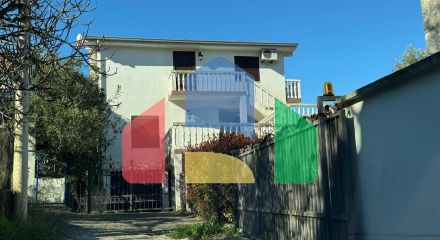 Продаётся легальный трёхэтажный дом в Утехе (Бар)