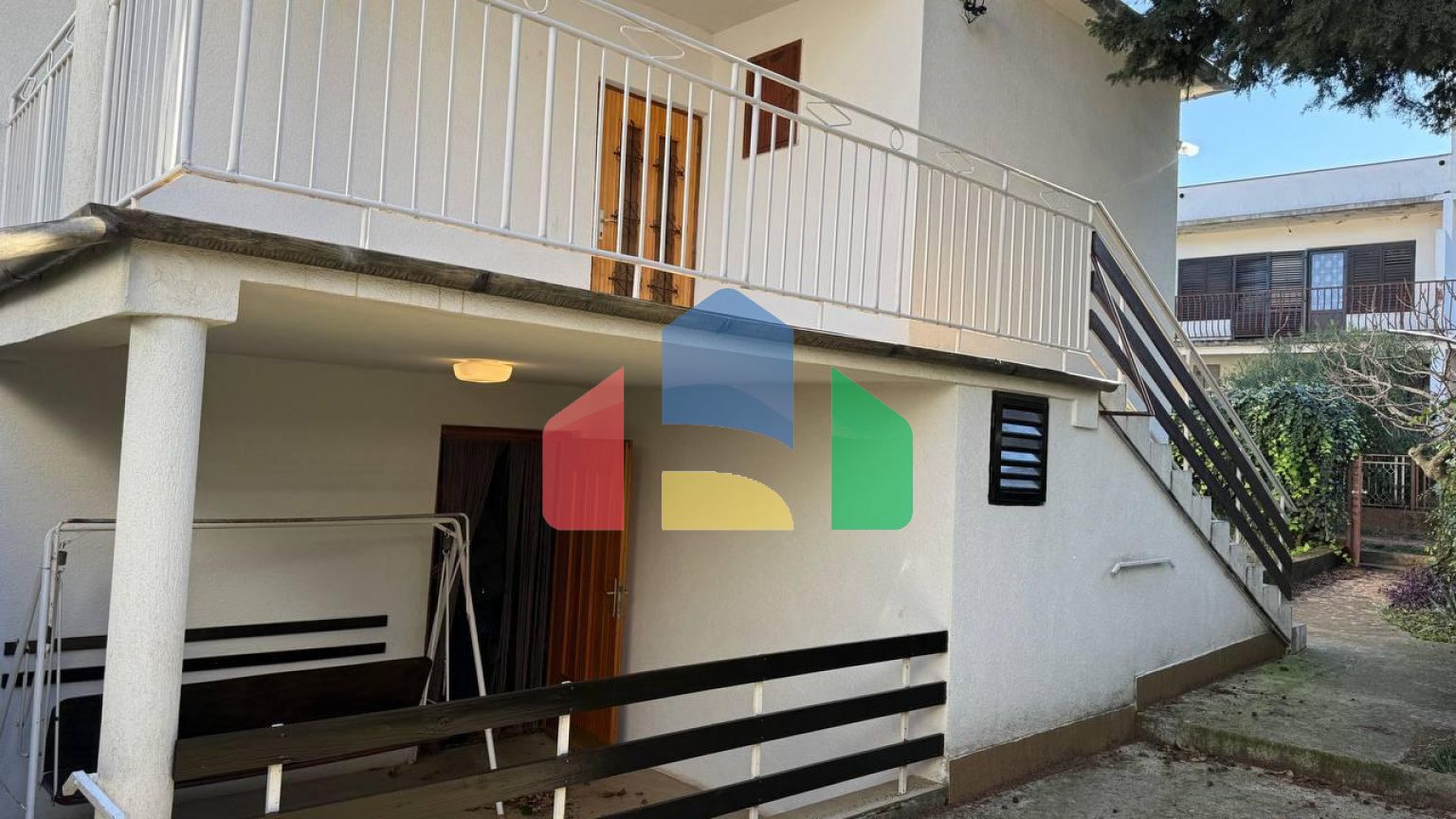 Легальный дом в Утехе  70 м2 плюс две террасы по 15 м2.