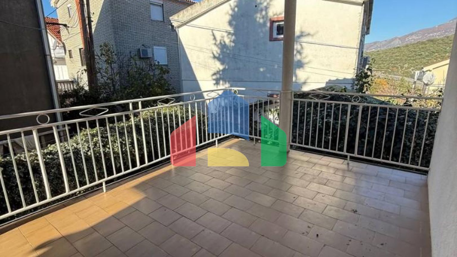 Легальный дом в Утехе  70 м2 плюс две террасы по 15 м2.