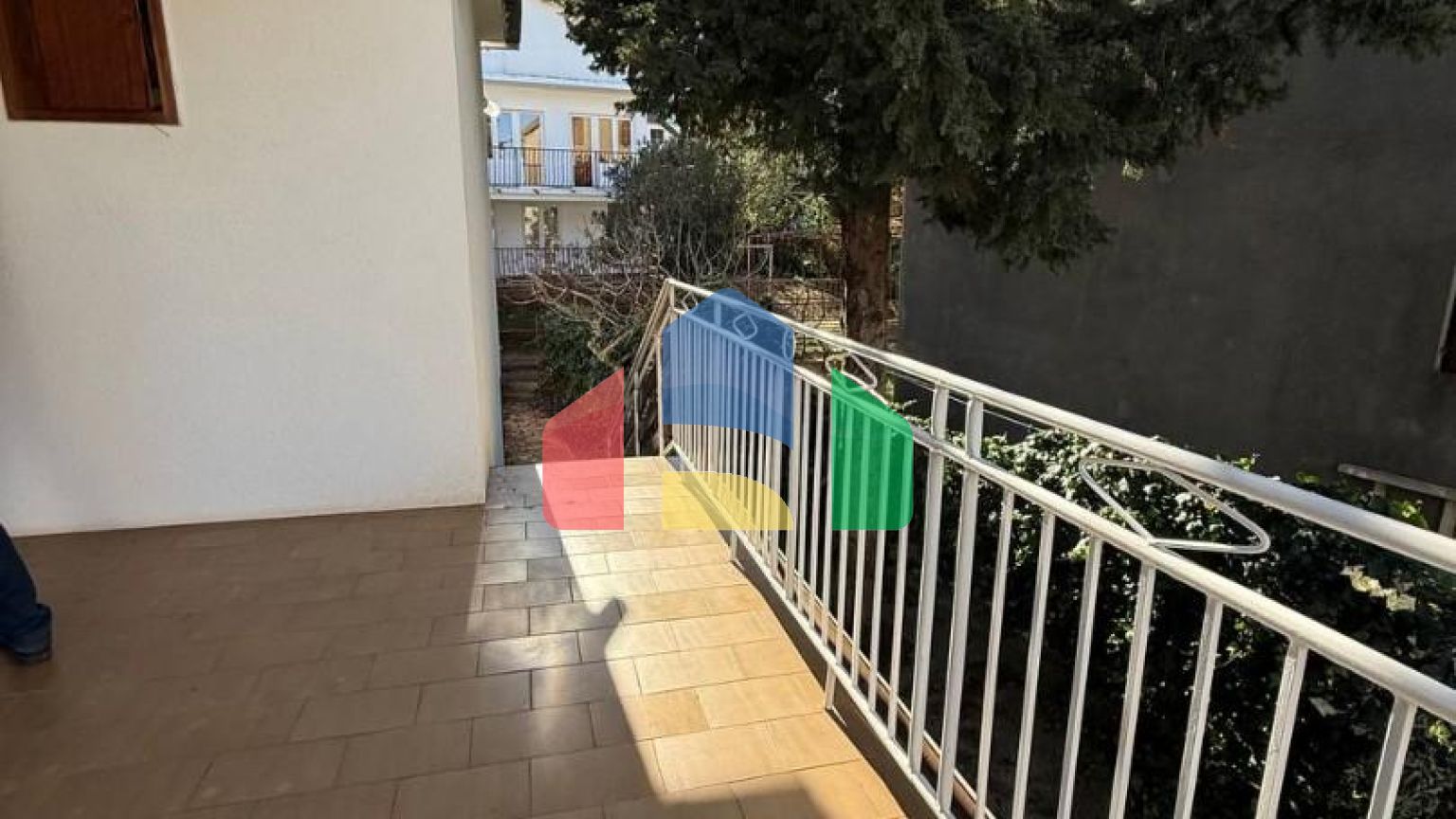 Легальный дом в Утехе  70 м2 плюс две террасы по 15 м2.