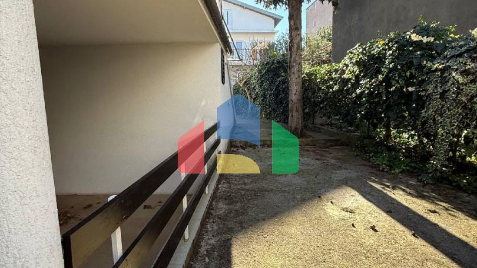 Легальный дом в Утехе  70 м2 плюс две террасы по 15 м2.