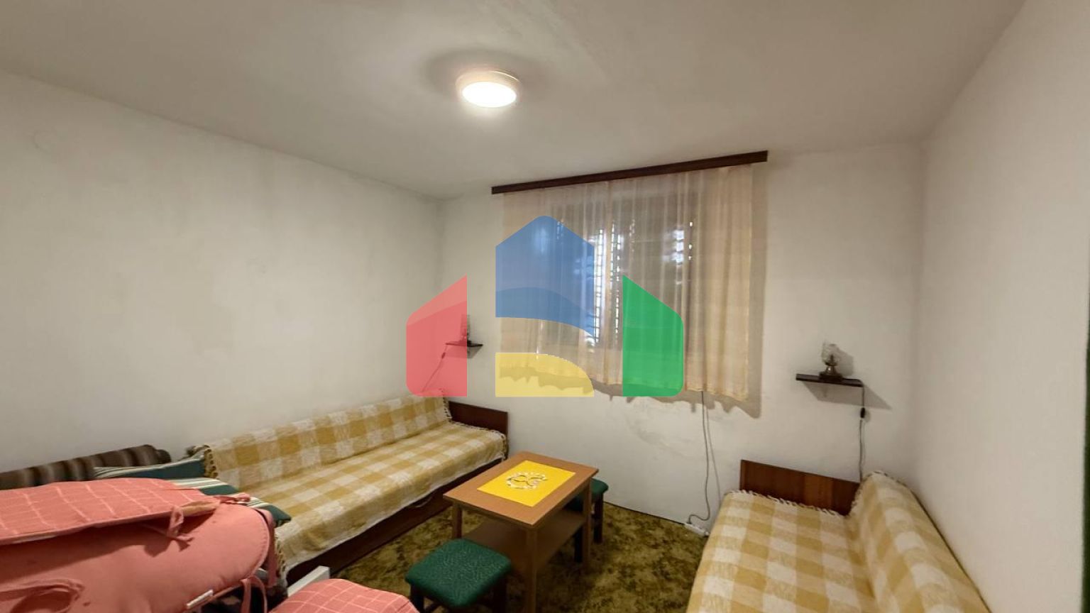 Легальный дом в Утехе  70 м2 плюс две террасы по 15 м2.