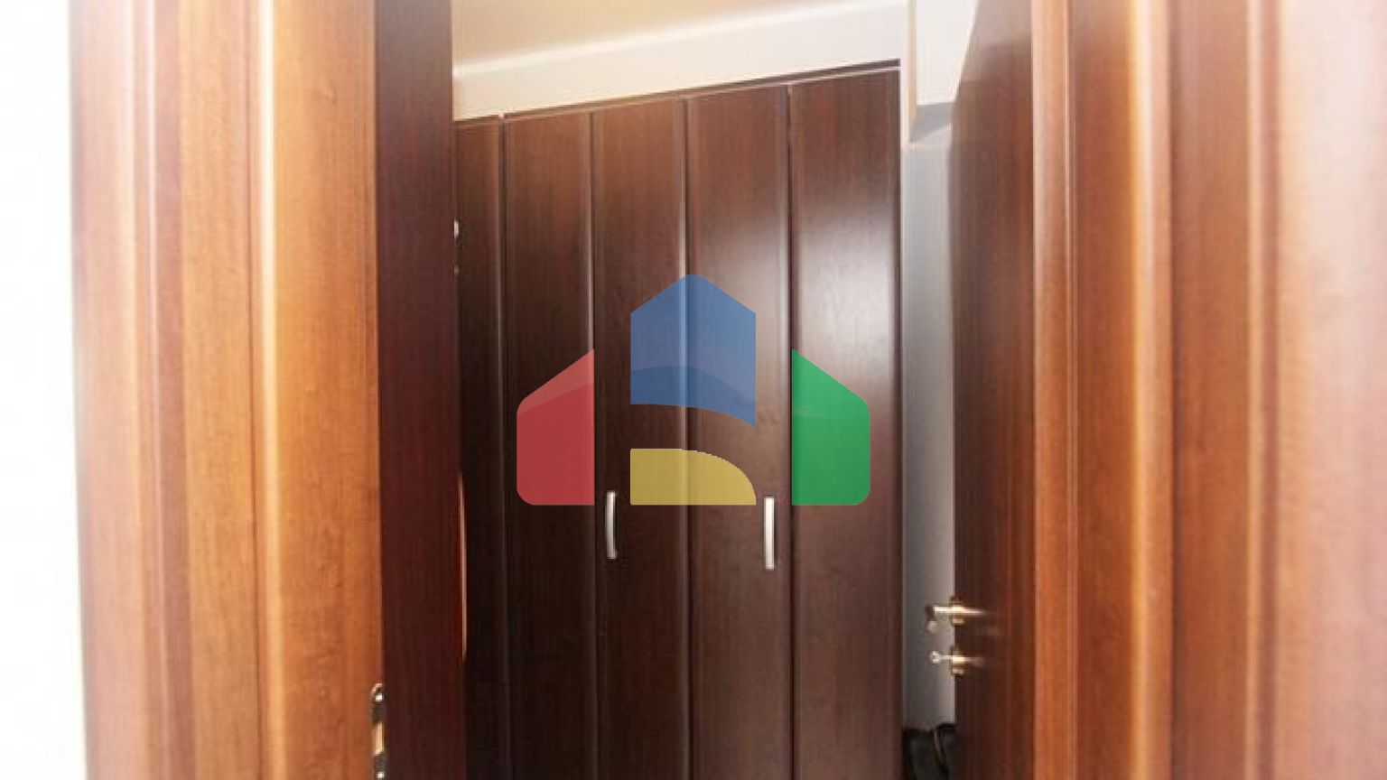 Дом с бассейном на первой линии