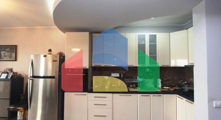 Дом с бассейном на первой линии