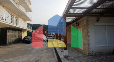 Дом с бассейном на первой линии