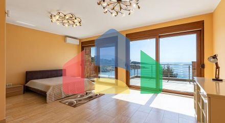 Просторный дом в Утехе с панорамным видом на море