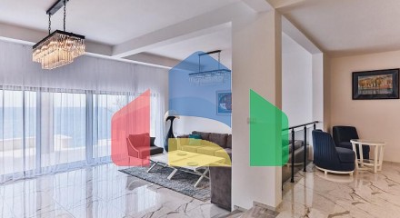 Villa with pool on the first line near Bar