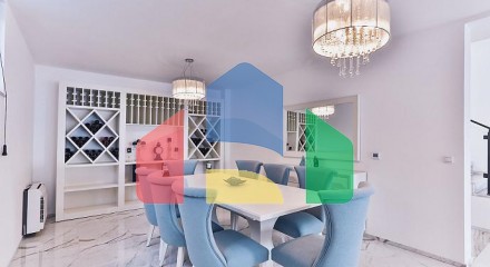Villa with pool on the first line near Bar