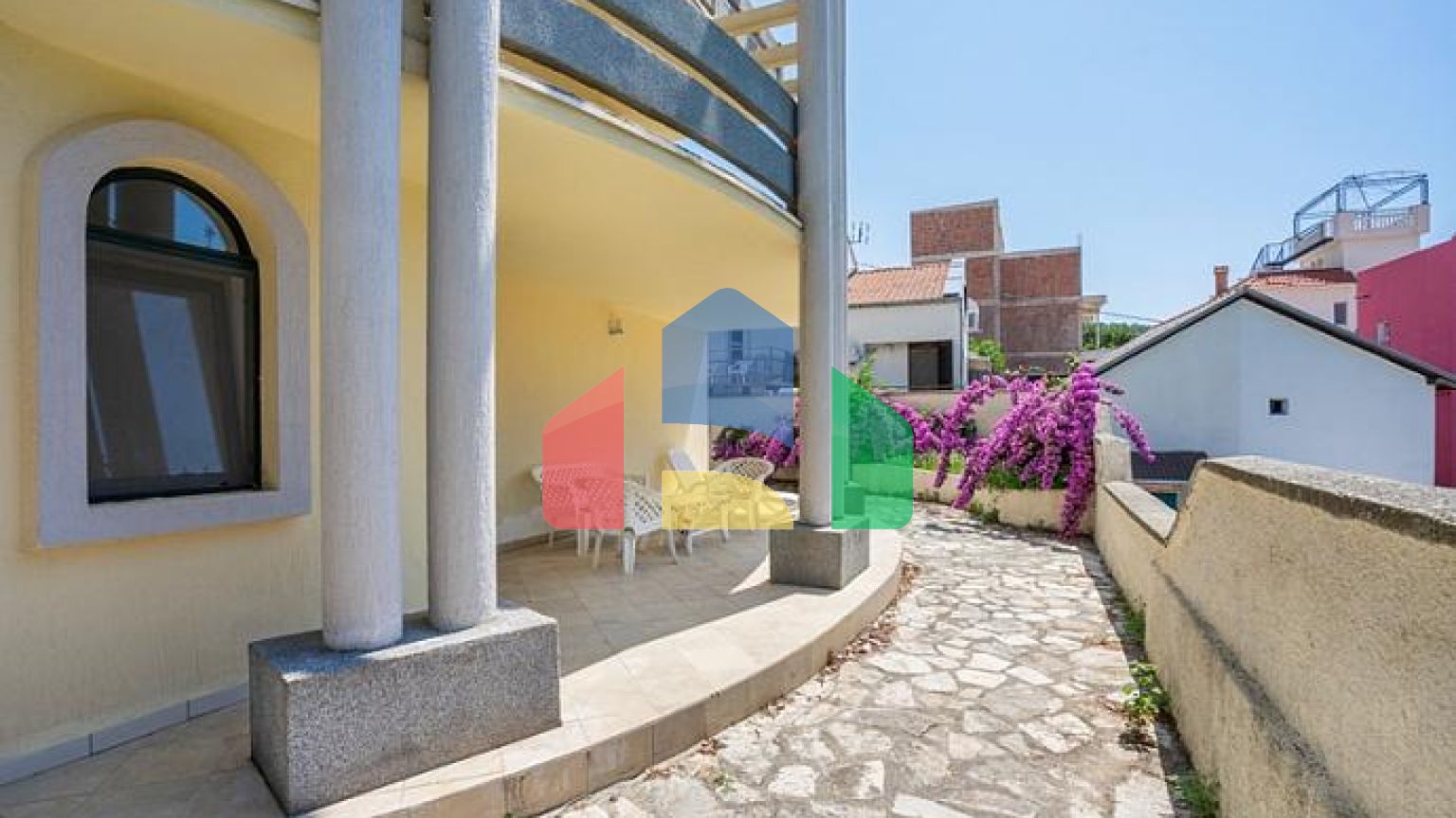 Роскошная вилла на продажу недалеко от Утьехи