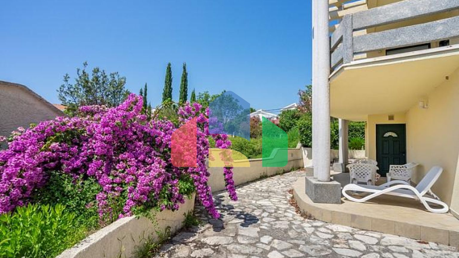 Роскошная вилла на продажу недалеко от Утьехи