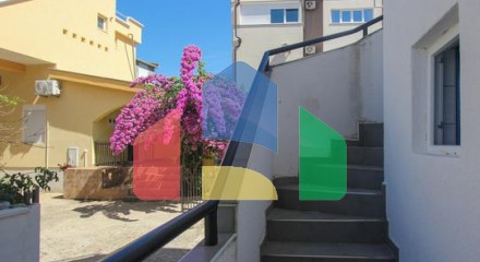 Spacious house with a sea view in Utjeha