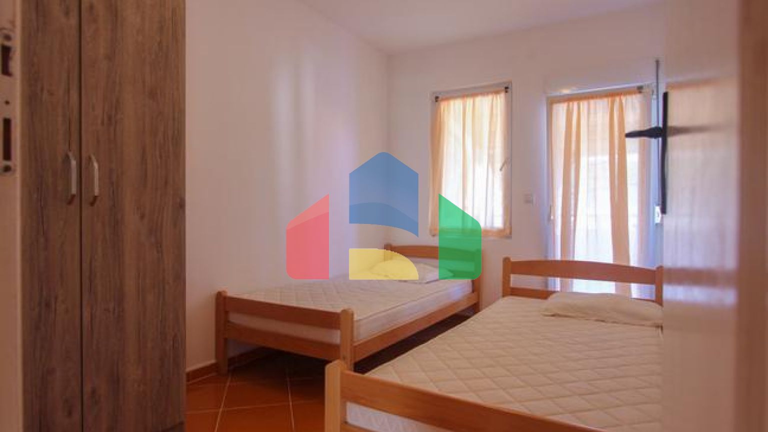 Просторный дом с видом на море в Утехе