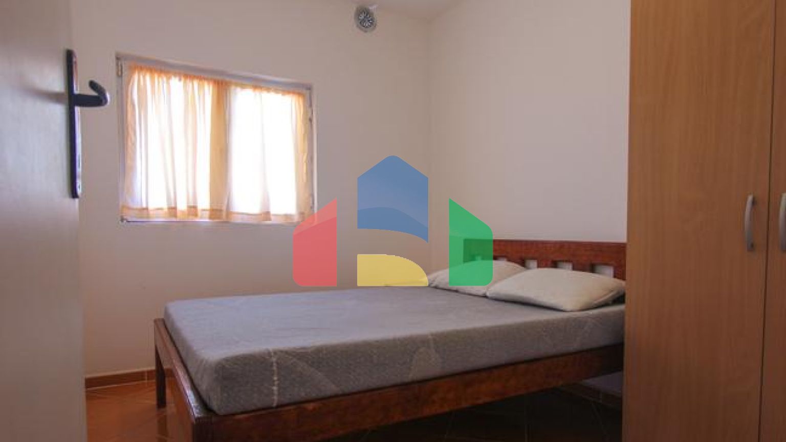 Просторный дом с видом на море в Утехе