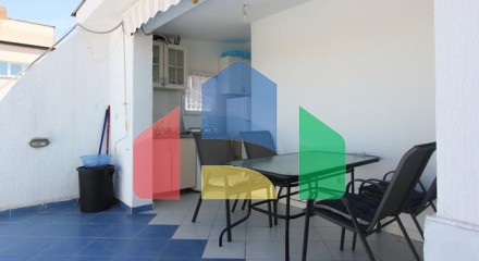 Spacious house with a sea view in Utjeha