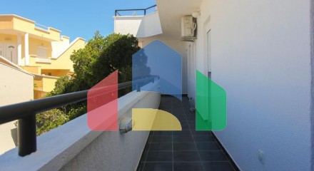 Spacious house with a sea view in Utjeha