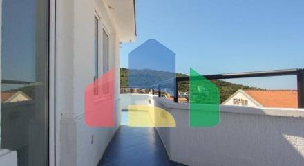 Spacious house with a sea view in Utjeha