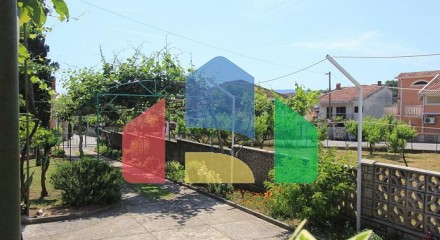 A spacious house with a large yard in Zelenika