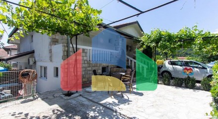 Two-storey house with 6 bedrooms in Herceg Novi, Zelenika