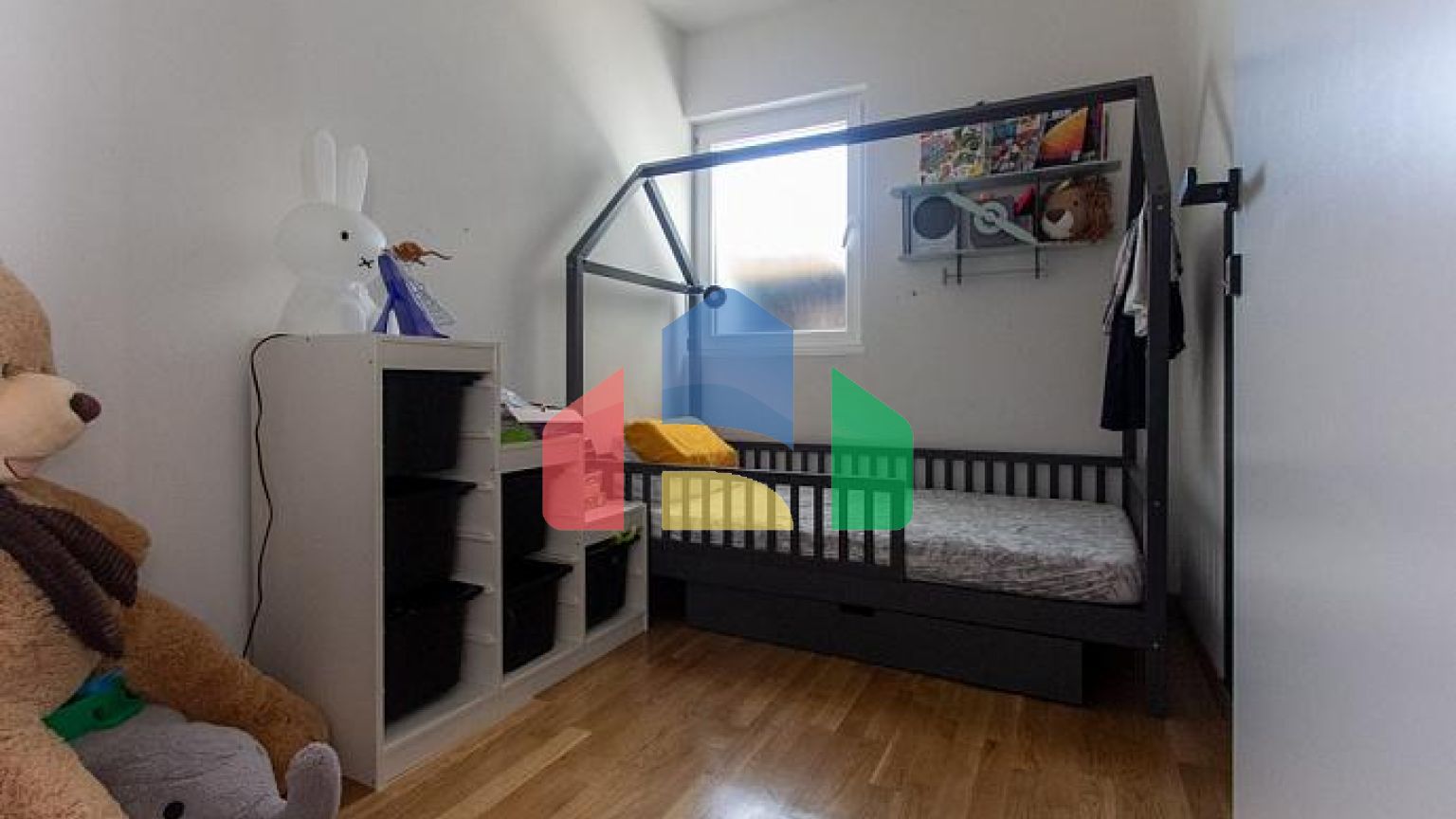 Двухэтажный дом на 6 спальных комнат в Херцег Нови, Зеленика