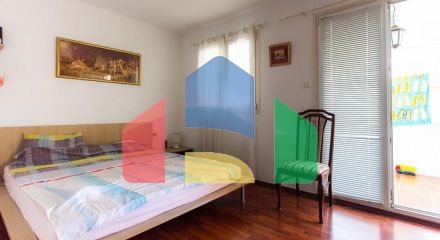 Двухэтажный дом на 6 спальных комнат в Херцег Нови, Зеленика