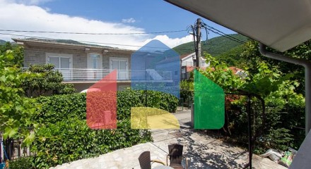 Two-storey house with 6 bedrooms in Herceg Novi, Zelenika