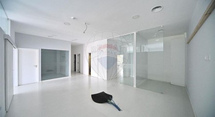 Commercial - Commercial/Retail - Loures, Loures - PT