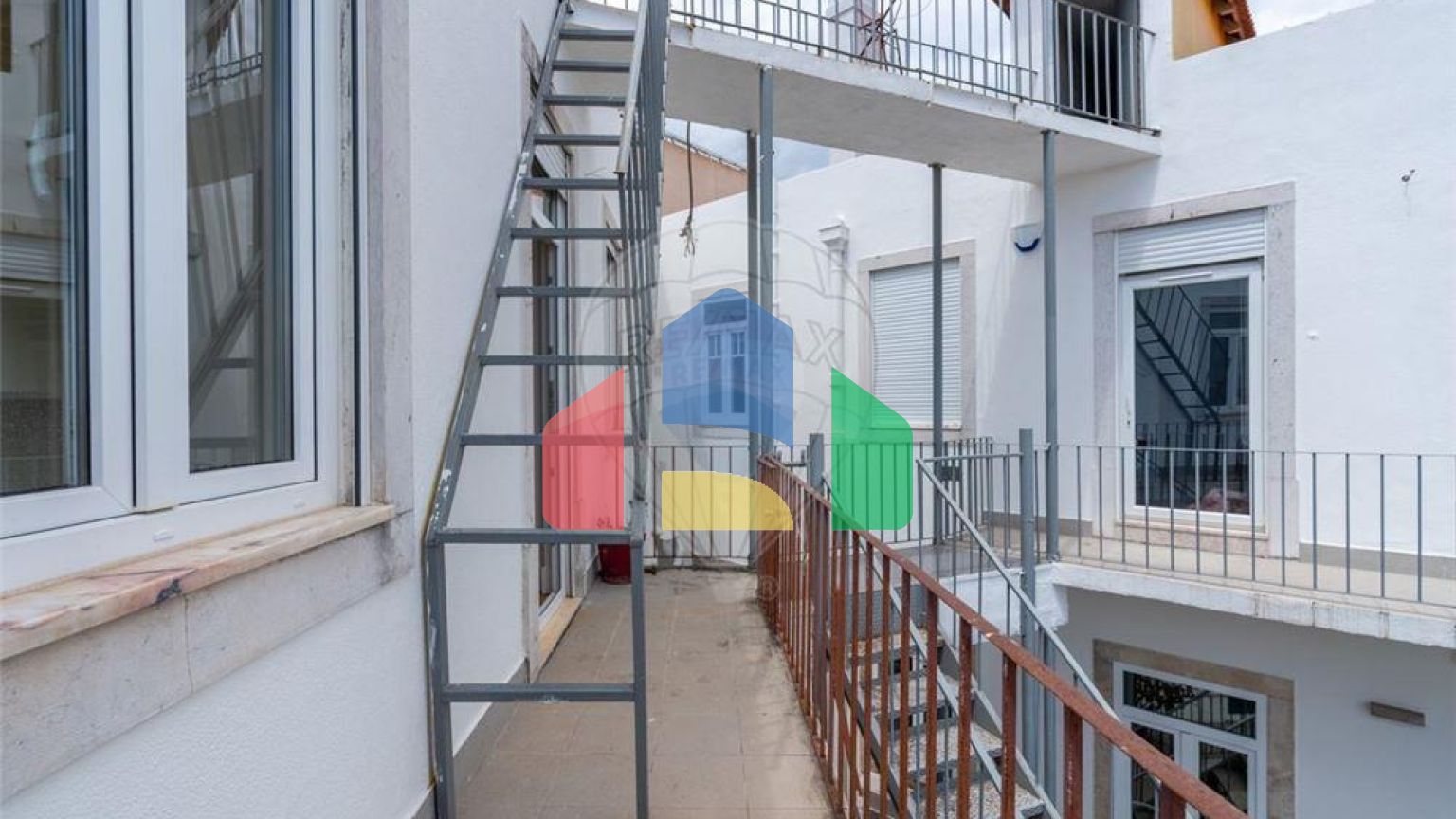 Residential - Condo/Apartment - T4 - Santo Antonio, Lisbon - PT