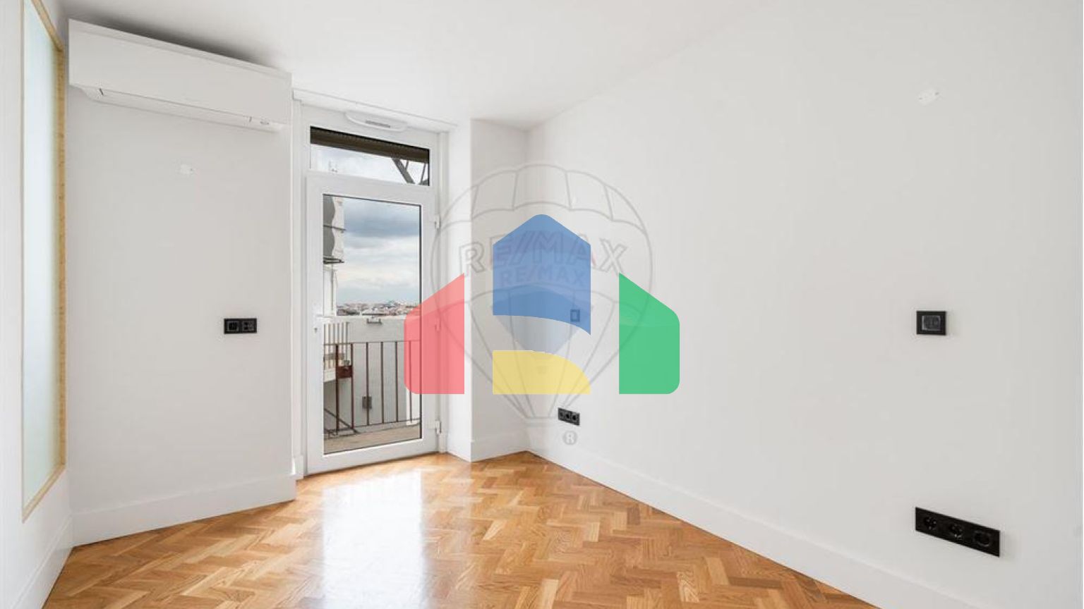 Residential - Condo/Apartment - T4 - Santo Antonio, Lisbon - PT