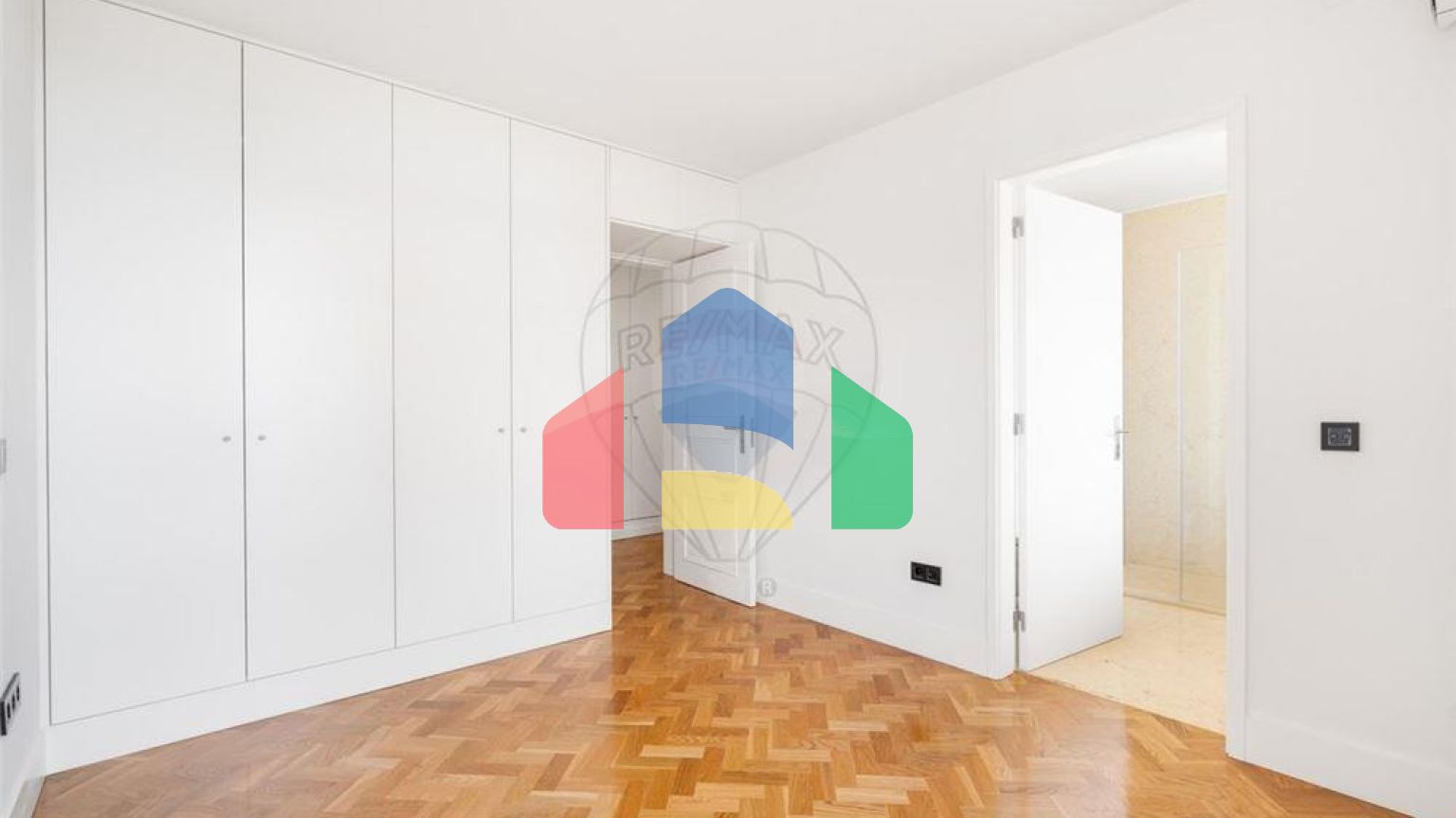 Residential - Condo/Apartment - T4 - Santo Antonio, Lisbon - PT