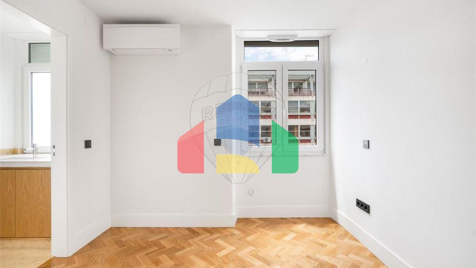 Residential - Condo/Apartment - T4 - Santo Antonio, Lisbon - PT