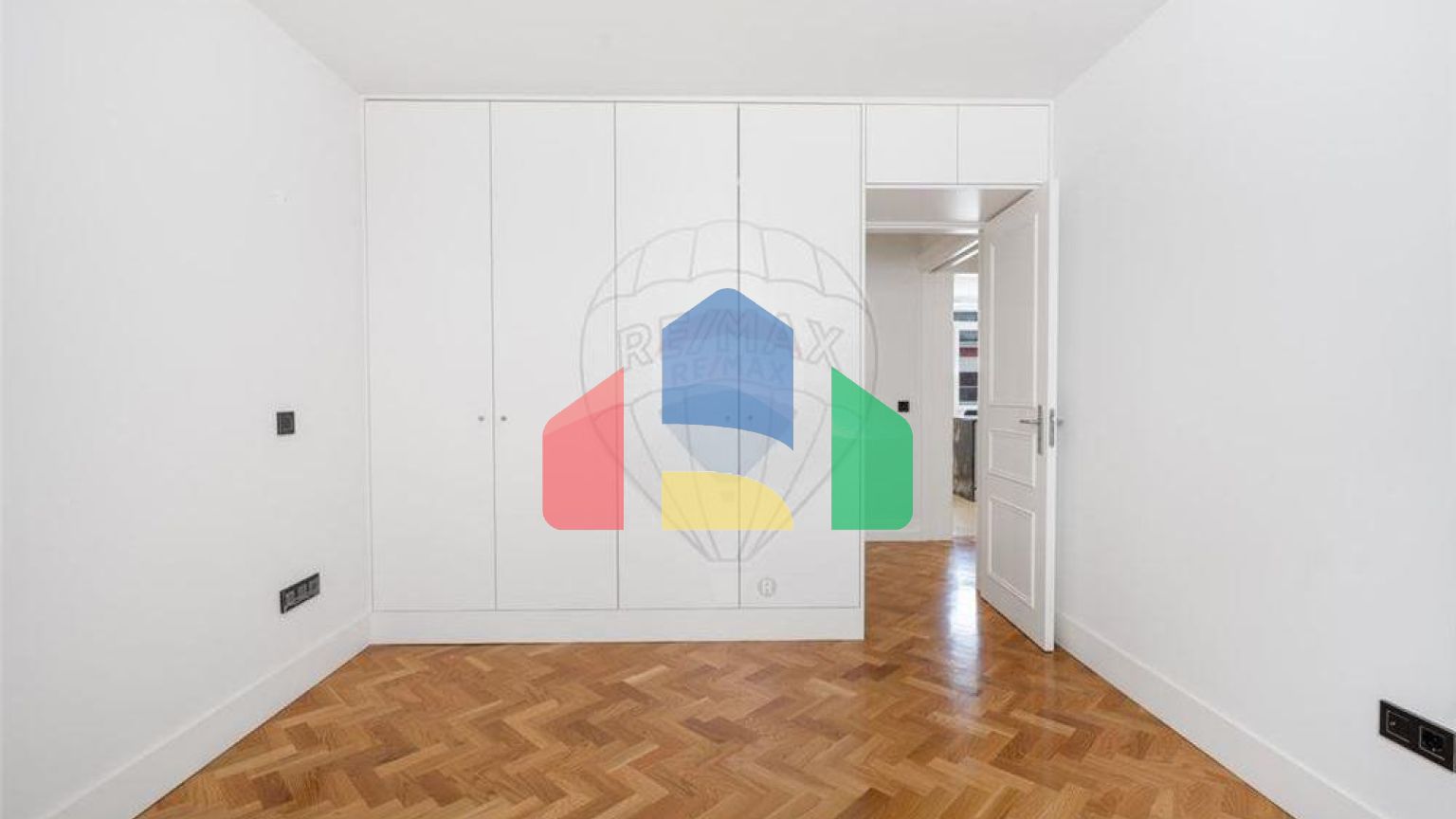 Residential - Condo/Apartment - T4 - Santo Antonio, Lisbon - PT