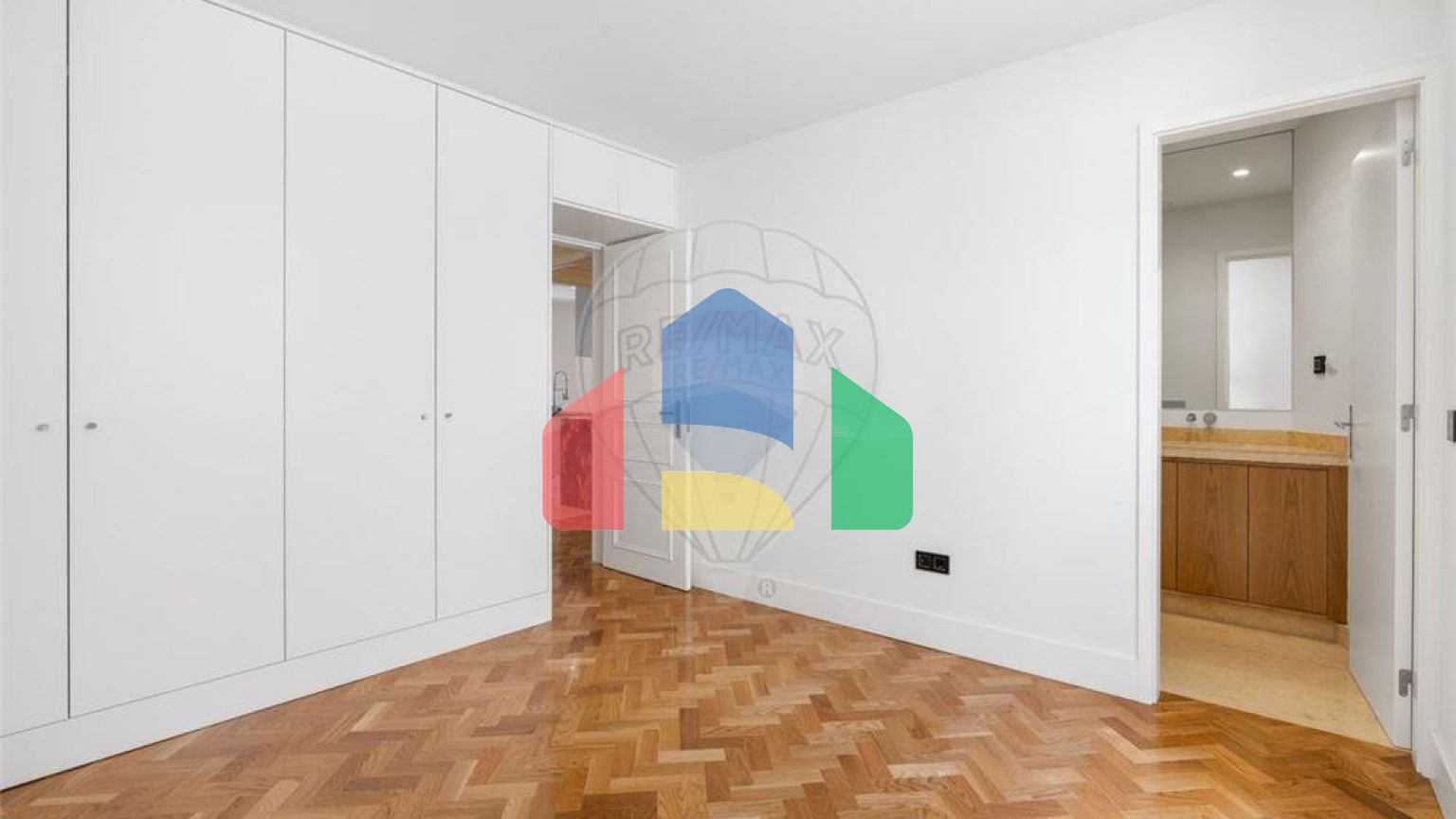 Residential - Condo/Apartment - T4 - Santo Antonio, Lisbon - PT