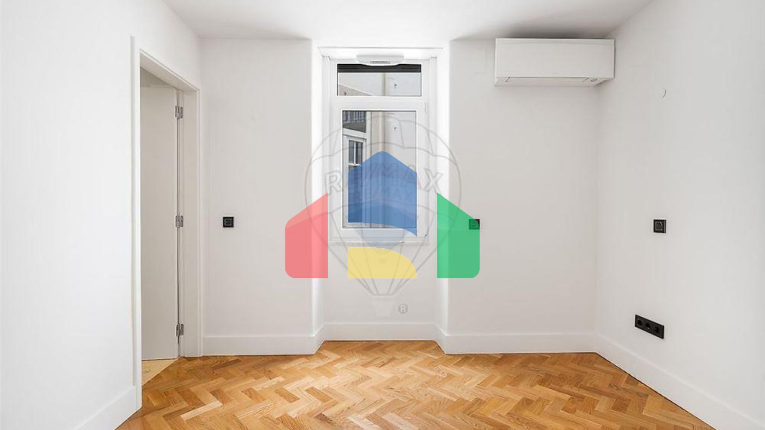 Residential - Condo/Apartment - T4 - Santo Antonio, Lisbon - PT