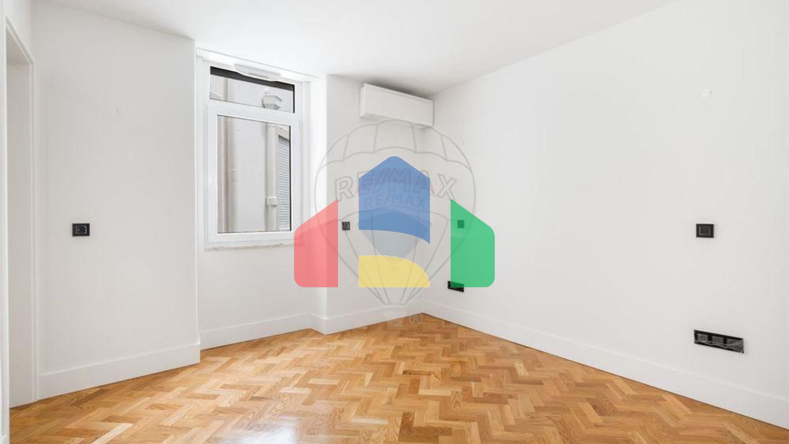 Residential - Condo/Apartment - T4 - Santo Antonio, Lisbon - PT