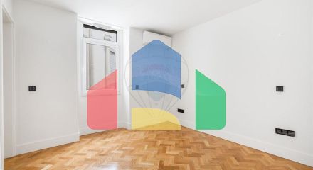 Residential - Condo/Apartment - T4 - Santo Antonio, Lisbon - PT