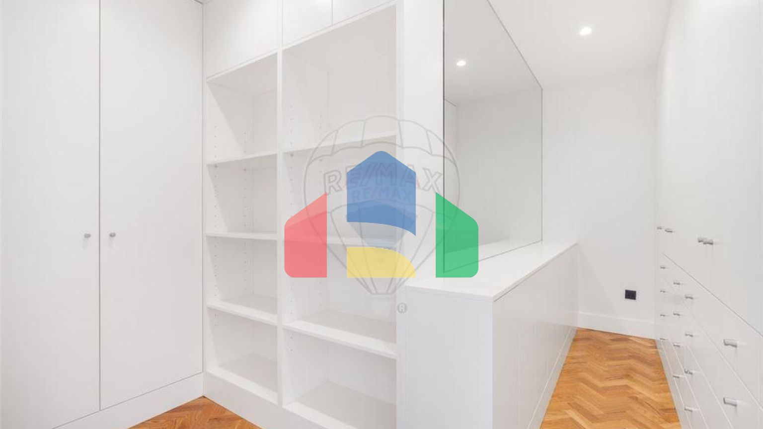 Residential - Condo/Apartment - T4 - Santo Antonio, Lisbon - PT